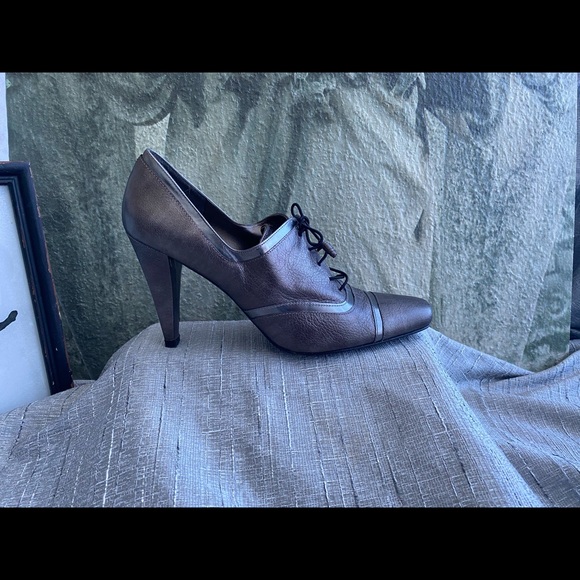 Stuart Weitzman Genuine Leather Lace Up Heels - Picture 1 of 11